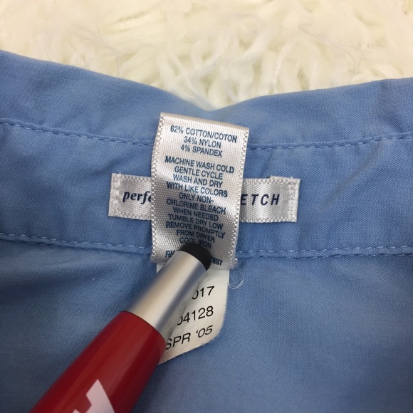 Old Navy blue button down shirt with 3/4 sleeves - Picture 4 of 4